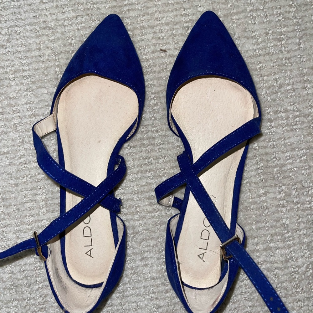 Beautiful emerald blue flats! Size 7